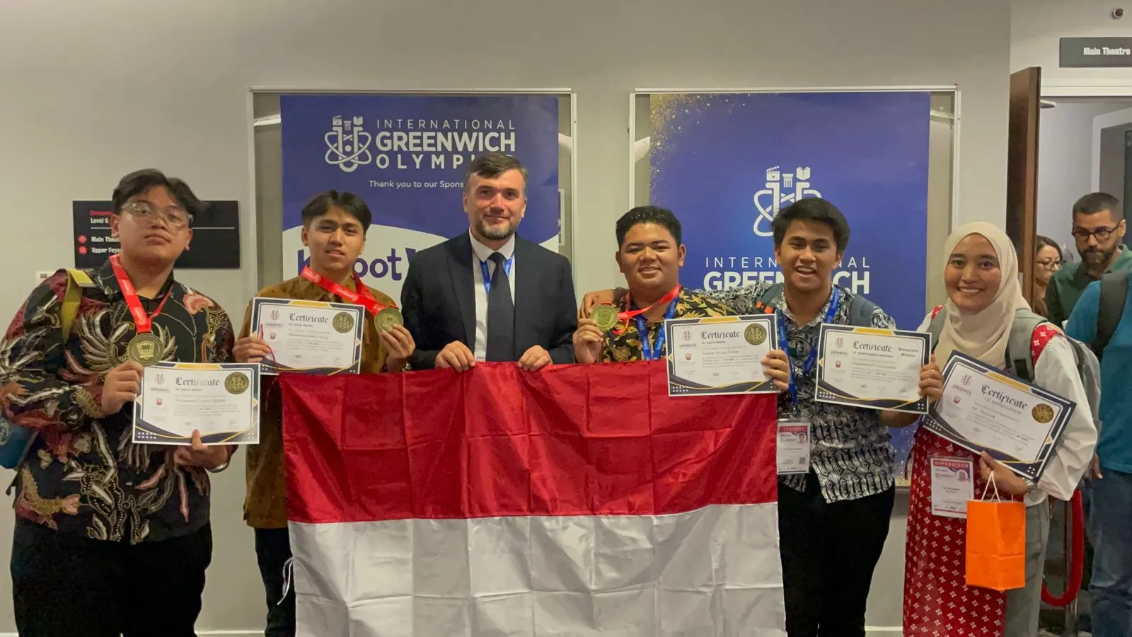 Dapat Medali Emas di Inggris, Pelajar Cianjur dan Bandung Ubah Limbah Tulang Ayam Jadi Batu Bata