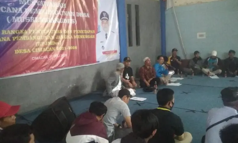 Desa Cimacan Gelar Bimtek Jelang Pemilihan RT dan RW