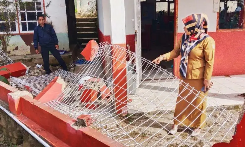 Diduga Dirusak Orang Tak Dikenal, Pagar SD di Cugenang Rusak