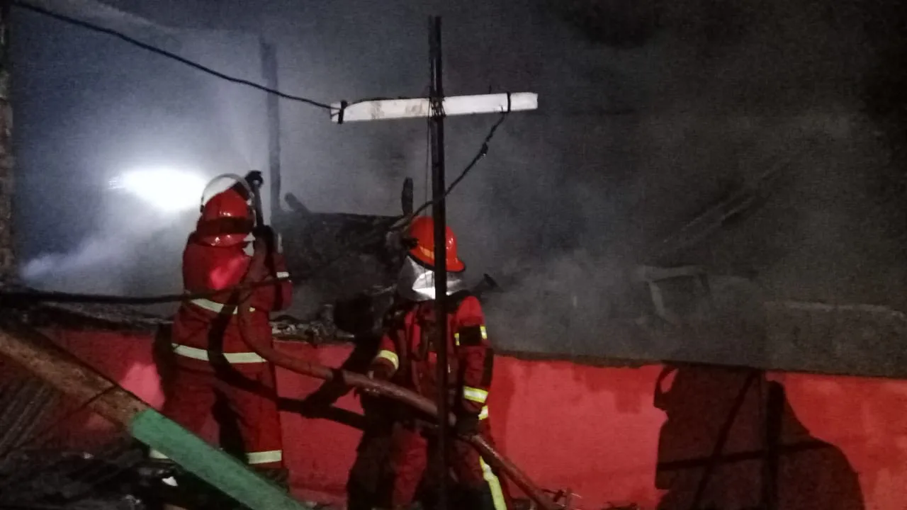 Diduga Korsleting Listrik, Rumah di Cianjur Terbakar dan Tewaskan Satu Orang Penghuni