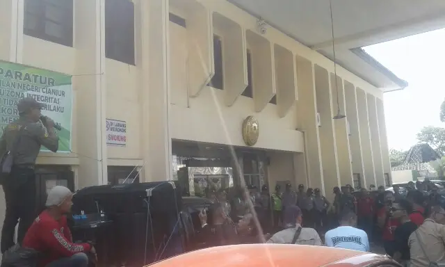 Diduga Mainkan Tenor Angsuran, Mahligai Didemo Bravo Komando