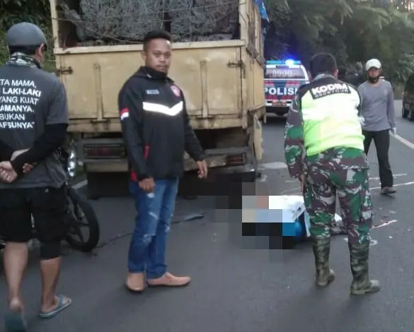 Diduga Mengantuk, Motor Seruduk Truk di Jalan Puncak Ciloto hingga Tewas di Tempat