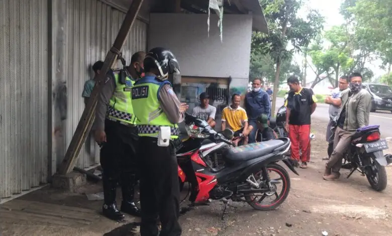 Dikejar dan Dihantam Sajam Saat Tawuran, Motor Siswa SMP Tabrakan di Jalan Raya Ciranjang