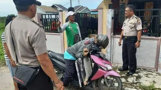 Dikira Tidur, Pria ini Ternyata Meninggal di Atas Motor