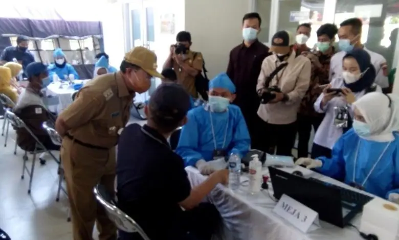 Dinkes dan Polres Cianjur Gelar Vaksinasi Lansia di RS Bhayangkara