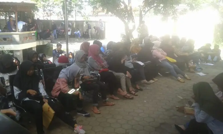 Disnaker Cianjur 'Diserbu' Ratusan Pencari Kerja yang Bikin Kartu Kuning