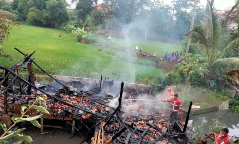 Ditinggal Penghuninya, Rumah di Cagendang Kebakaran