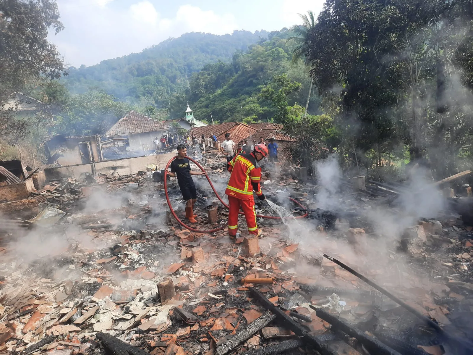 Ditinggal Shalat Idul Adha, Empat Rumah Hangus Dilalap Api di Campaka, Kerugian Capai Rp 1 Miliar