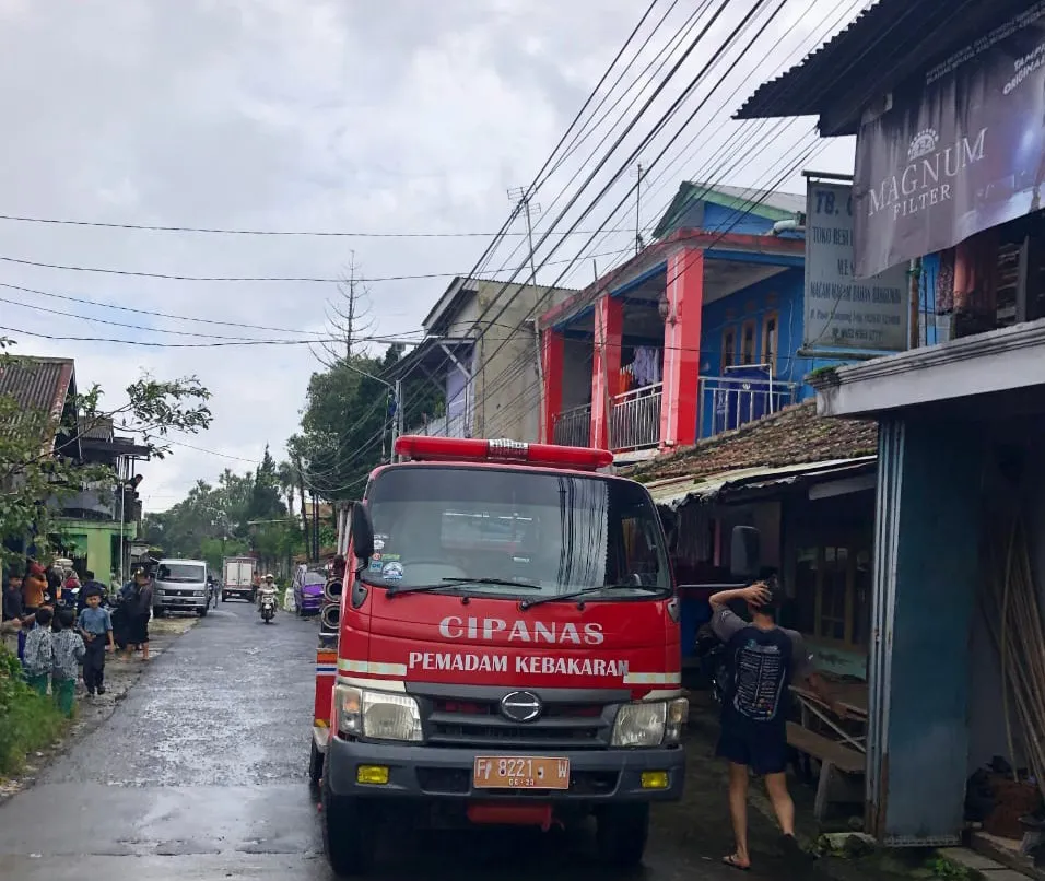 Ditinggalkan Pergi ke Kebun, Rumah di Sukatani Pacet Terbakar, Puluhan Juta Melayang