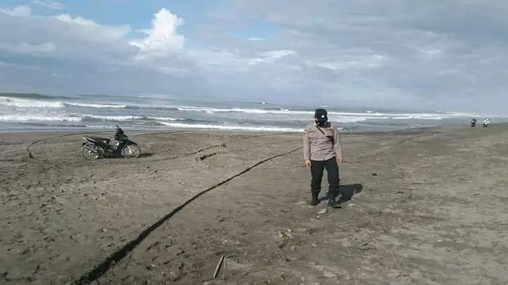 Dua Remaja SMP Tenggelam Saat Mandi di Pantai Simpangsari Cidaun