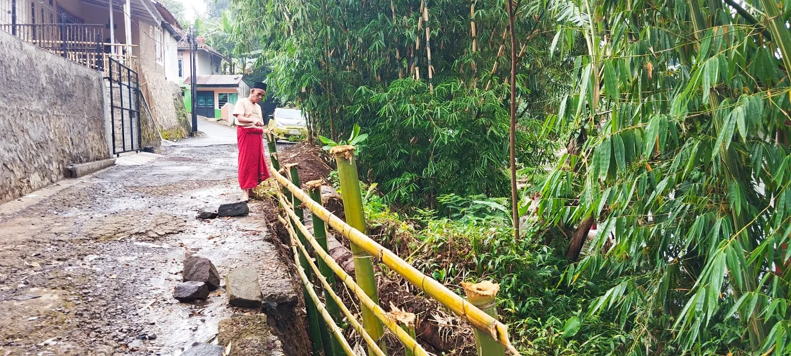 Dua TPT Longsor di Gekbrong Cianjur, Satu Nyaris Timbun Sekolah Dasar