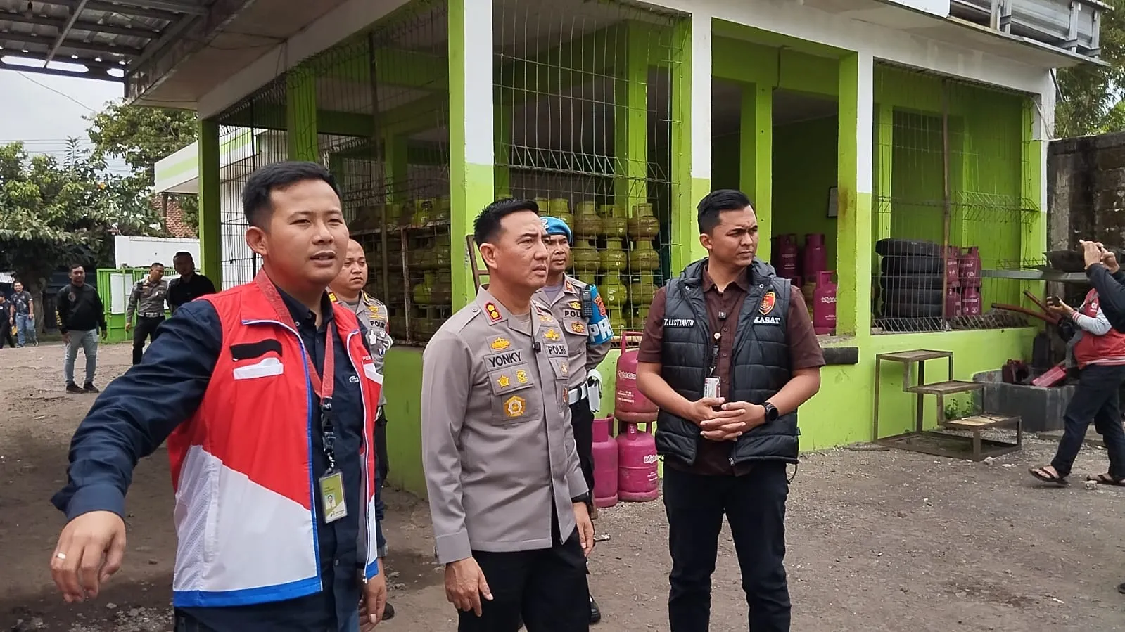Dugaan Pengoplosan Gas Elpiji 3 Kg di Cianjur, Polisi Gerebek Agen PT Petra Irene