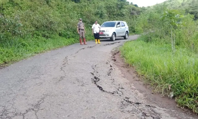 Enam Desa di Takokak Diterjang Longsor, Jalan hingga Sawah Tertutup