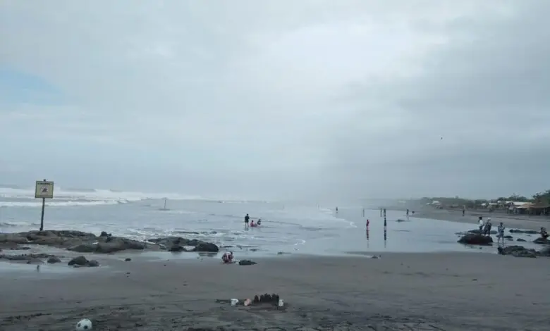 Foto-foto: Pantai Jayanti Cidaun Cianjur Sepi Pengunjung