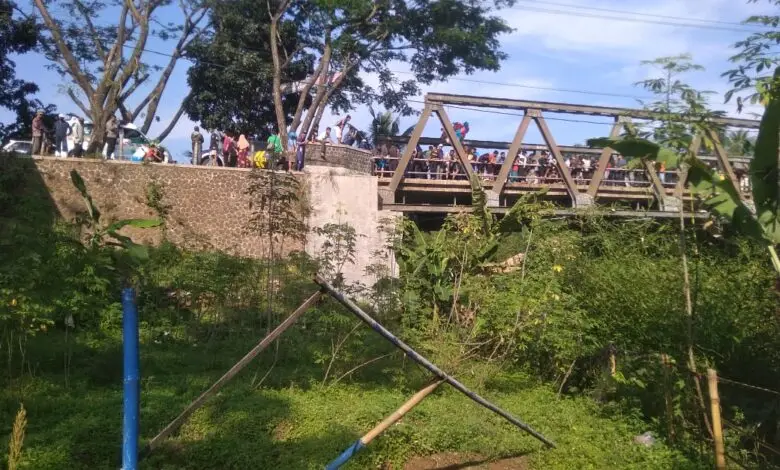 Geger, Penemuan Mayat Pria di Bawah Jembatan Peusar Cianjur