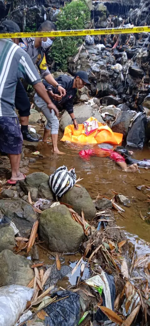 Geger! Warga Temukan Mayat Pria Tanpa Identitas di Pacet