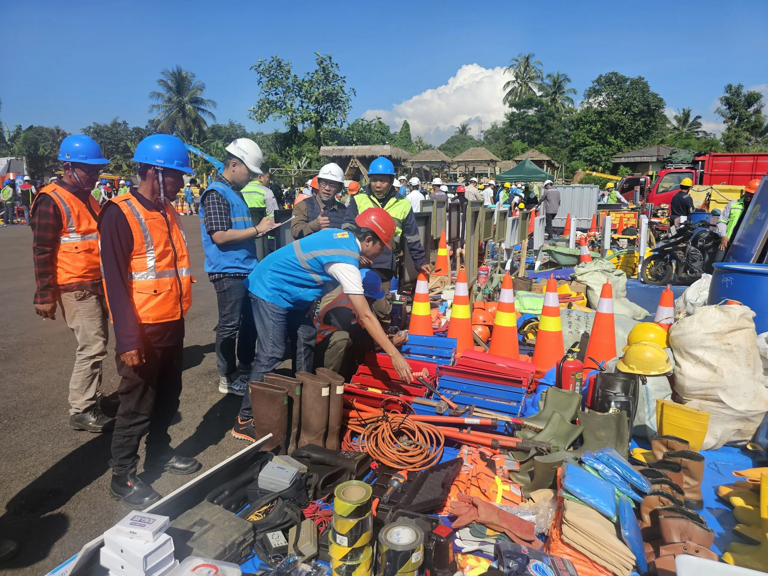 Gelar Peralatan untuk Memastikan Kompetensi Vendor KHS Paket 2 Zona 5 di Cianjur