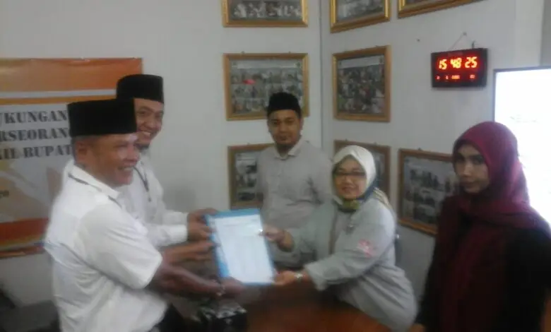 Giliran Dadan - Irvan Serahkan Syarat Dukungan Calon Perseorangan