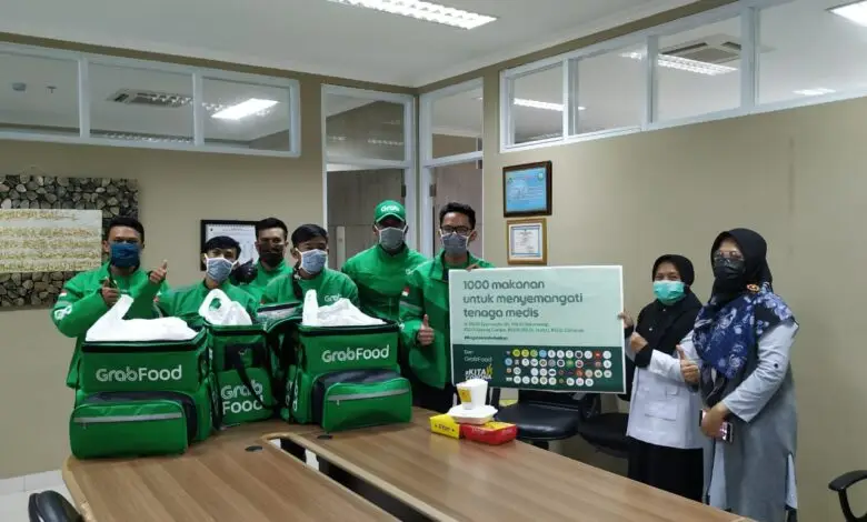 Grab Bagikan Makanan untuk Tenaga Medis di Sukabumi dan Cianjur