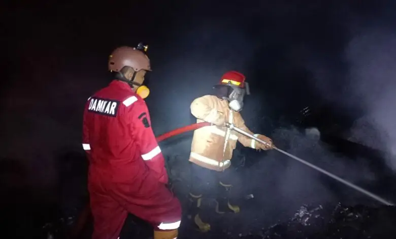 Gudang Rongsokan di Warungkondang Terbakar