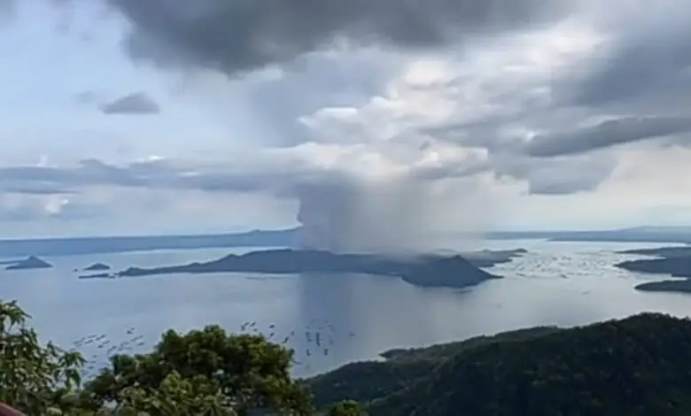 Gunung Taal Meletus, Ribuan Penduduk Diungsikan
