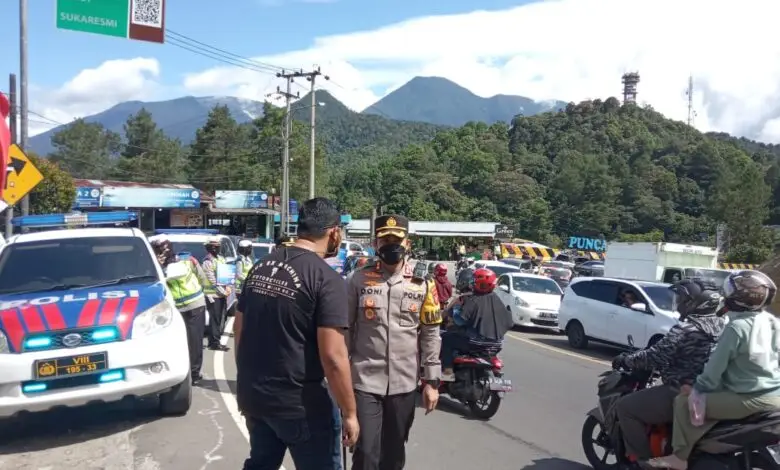 H+2 Lebaran, Jalur Cipanas Puncak Macet : Polres Cianjur Berlakukan Satu Arah