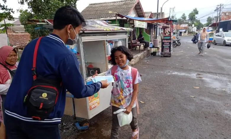 Hadapi AKB, Himpec Bagi-bagi Masker pada Masyarakat