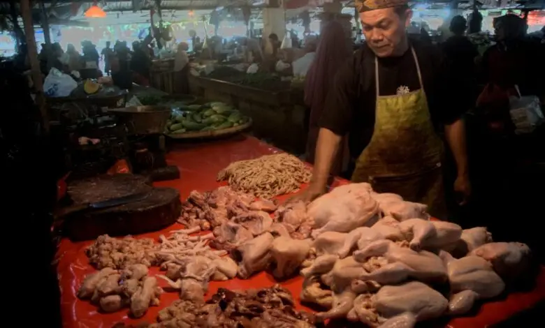 Harga Cabai Melejit, Daging Ayam Merosot