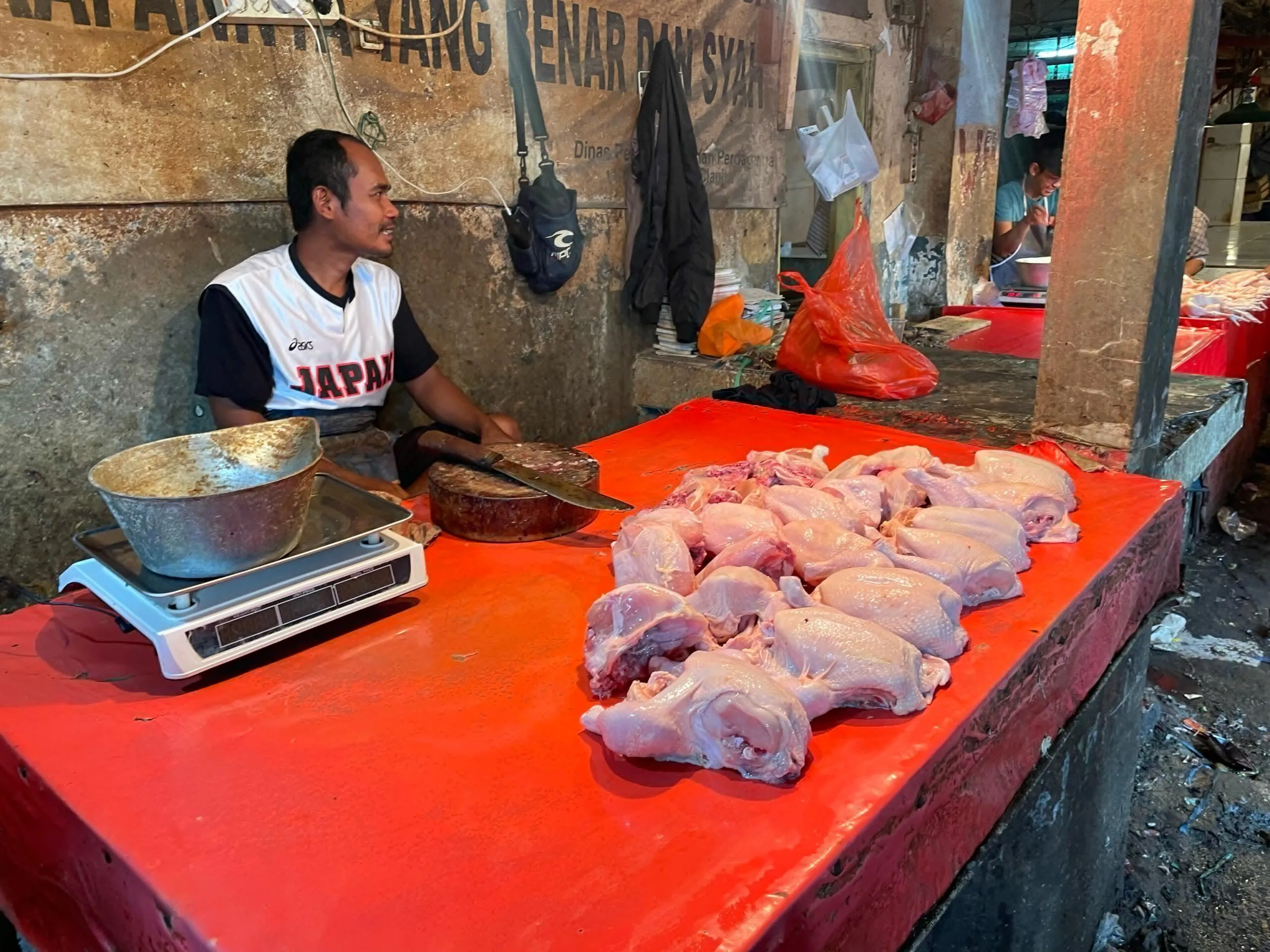 Harga Daging Ayam di Pasar Muka Ramayana Stabil, Pembeli Sepi Usai Lebaran