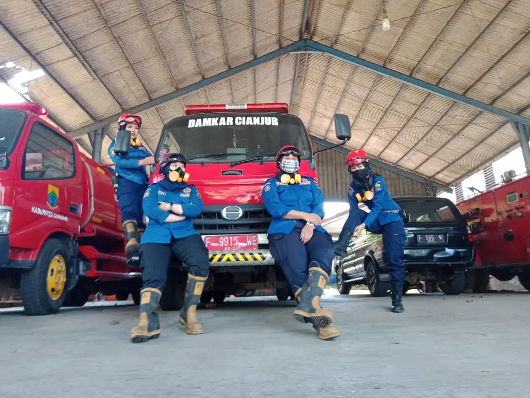Hari Kartini, Srikandi Damkar Cianjur Siap Siaga Emban Tugas Kebencanaan