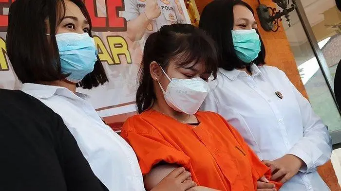 Heboh! Live Vulgar di Instagram hingga Raup Puluhan Juta, Selebgram RR Ternyata Asal Cianjur!