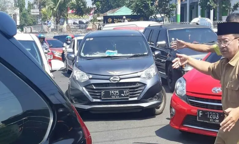 Heboh Plt Bupati Cianjur Turun ke Jalan Urai Kemacetan