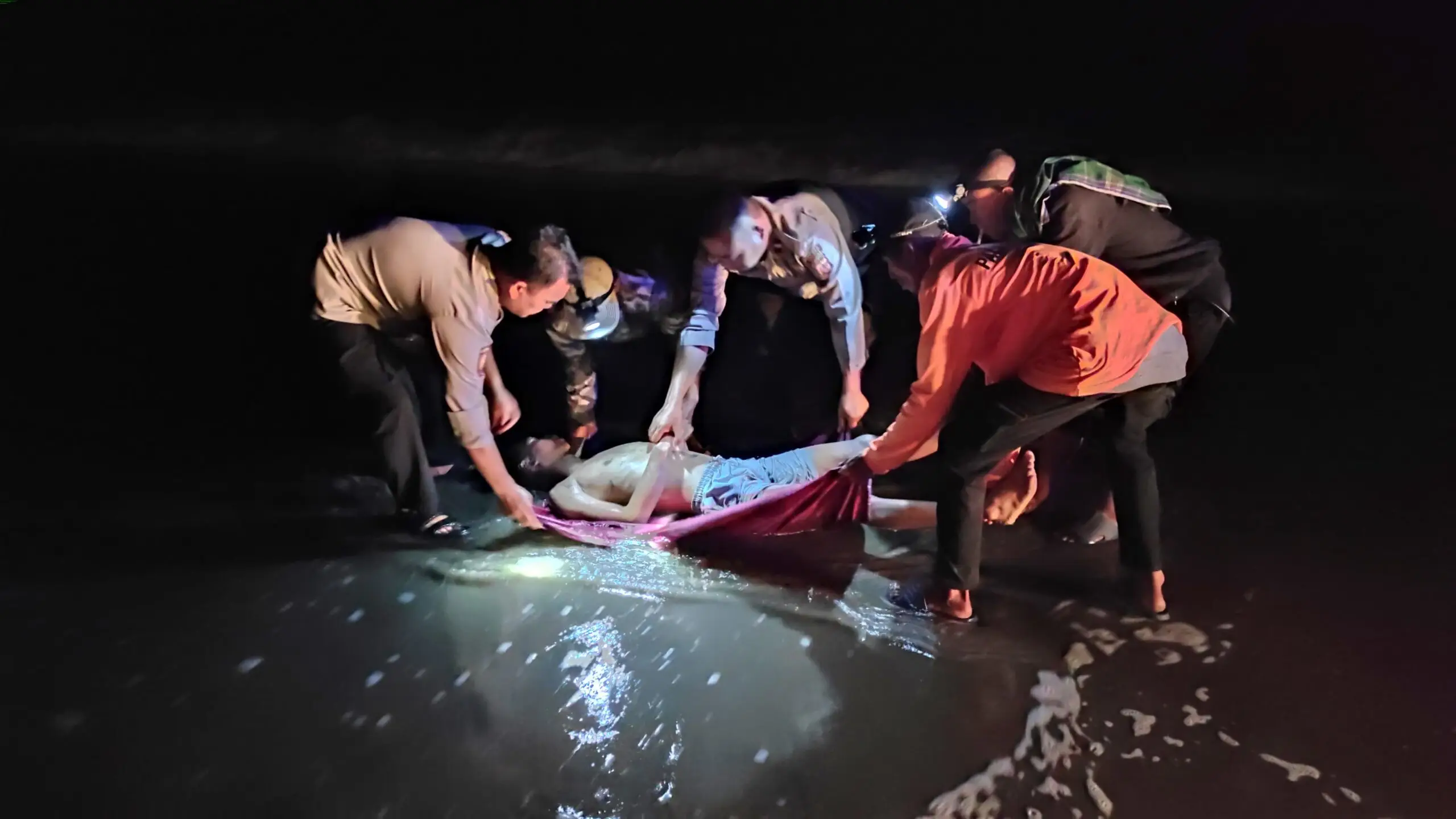 Hendak Menjaring Ikan, Warga Cidaun Temukan Korban Tenggelam di Pantai Ciwidig