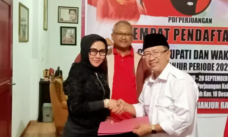 Herman Suherman ke Kantor PDIP Cianjur Malam-malam