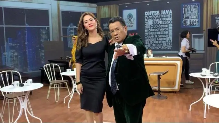 Hotman Paris Ajak Para Orangtua Gugat Permendikbud