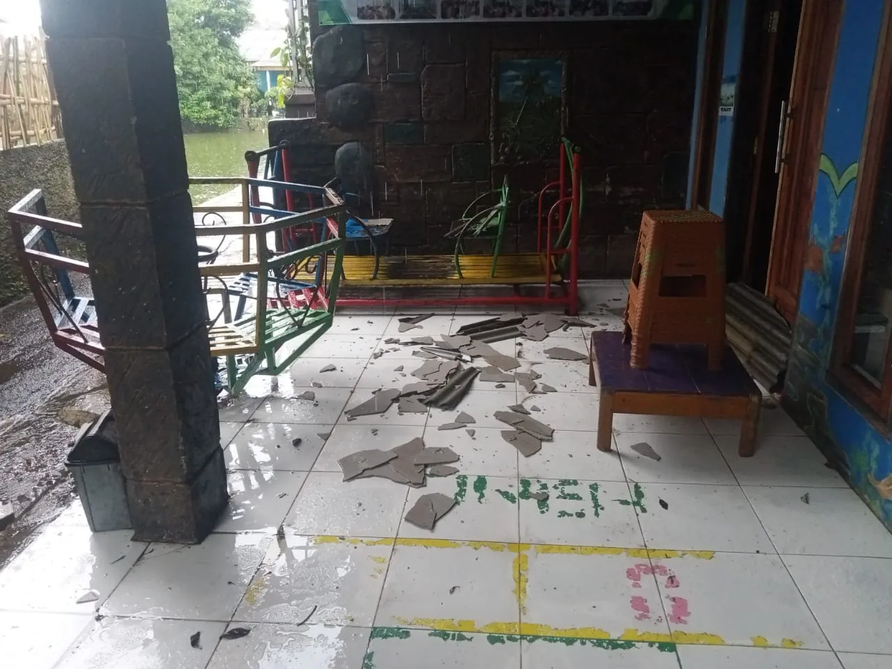 Hujan Angin Terjang Kelurahan Sayang, Sejumlah Rumah Warga Rusak