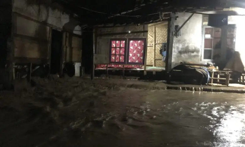Hujan Deras, Banjir Landa Kampung Sudi Nagrak Cianjur