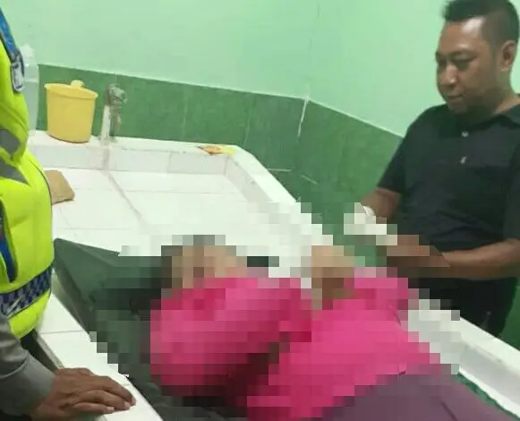 Ibu-ibu Tewas Tertabrak Angkot di Warungkondang