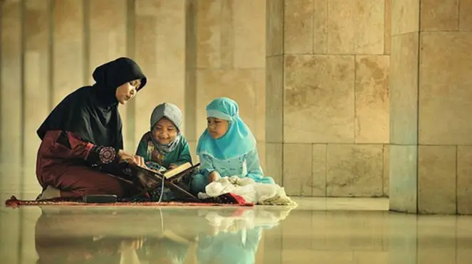 Ibu sebagai Madrasatul Ula, Selalu Berusaha Bersikap Terbaik
