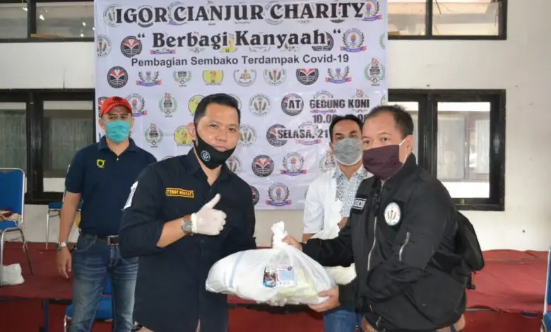 IGOR Cianjur Bagikan Sembako Bersama IKA FPOK UPI Bandung