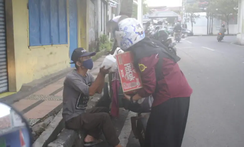 Ikatan Alumni MAN 1 Cianjur Bagikan 100 Takjil Gratis