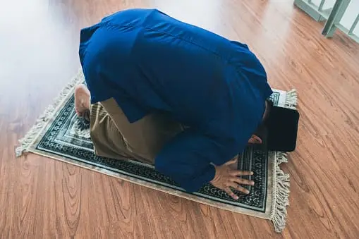 Ini Tata Cara Lengkap Shalat Tahajud dan Keutamaannya