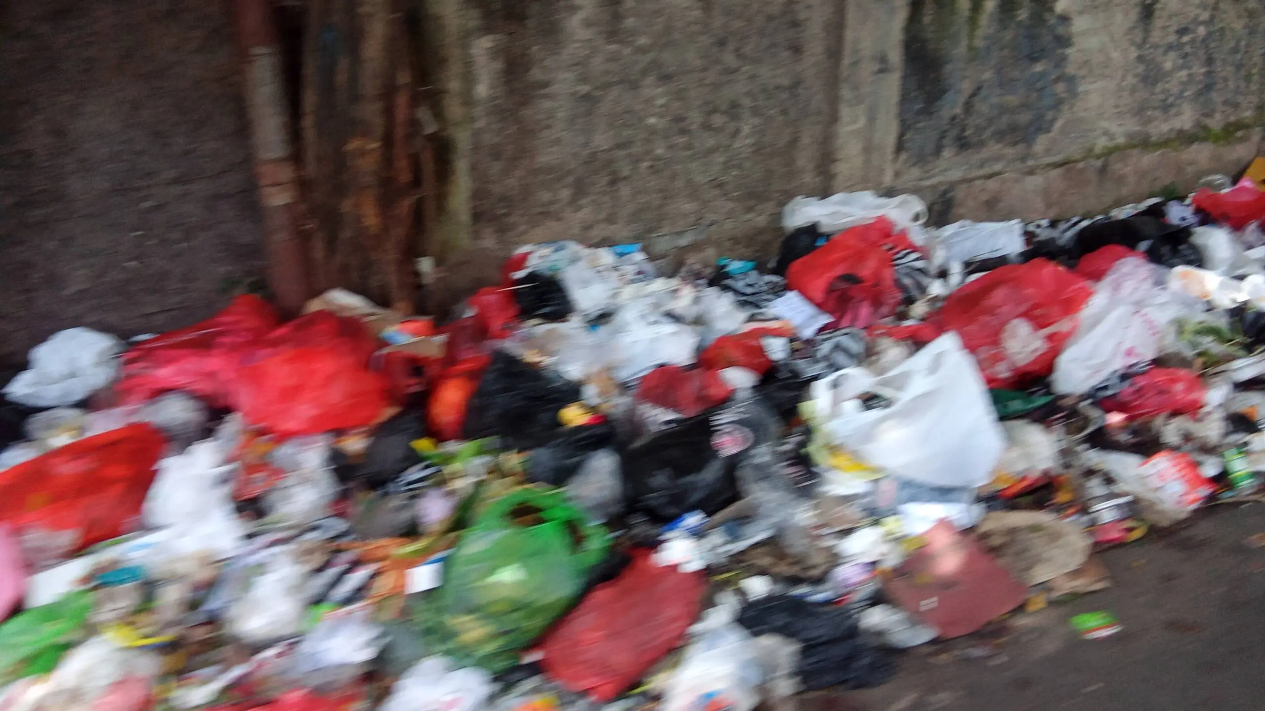 Inilah Penyebab Dari Tumpukan Sampah di Sepanjang Jalan Cianjur