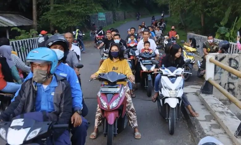 Jadi Tempat Ngabuburit, Jembatan Citarum Lama Ramai Setiap Sore