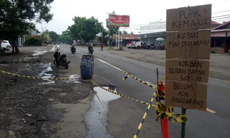 Jalan Berlubang di Sukaluyu Telan Banyak Korban, Kapan Diperbaiki?