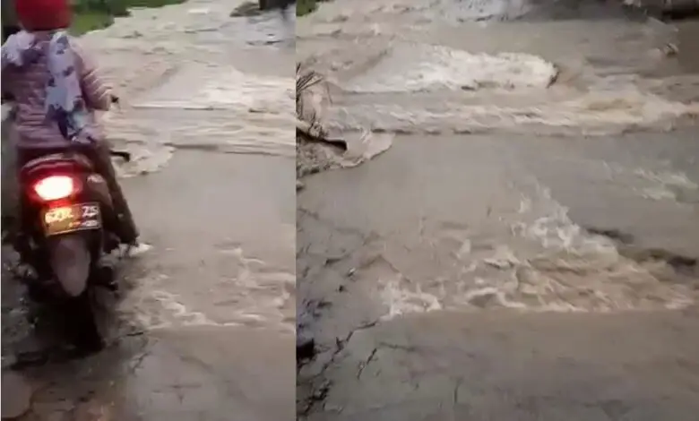 Jalan Desa Cisarandi Sering Tergenang Banjir