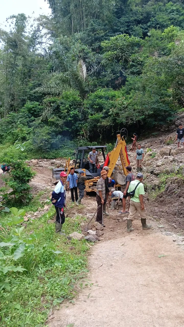 Jalan Kampung Beber Pagelaran Rusak Parah, Kades Harap Bantuan Pemkab Cianjur