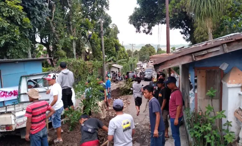 Jalan Rusak Makan Korban, Warga Tiga Desa Kesal
