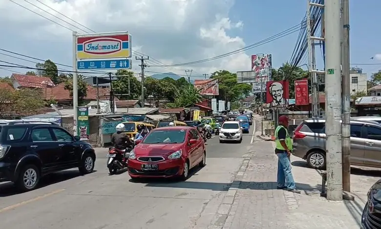 Jalur Cipanas - Puncak Macet, Pengemudi dan Warga Inginkan Solusi