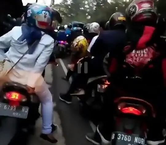 Jalur Puncak Ciloto - Cipanas Macet Parah
